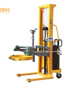 Xe nâng điện bán tự động kẹp thùng phuy 350kg NTK-BTDTP350KG 5 Xe nâng điện bán tự động kẹp thùng phuy 350kg di chuyển linh hoạt nhờ bánh xe chắc chắn