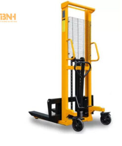 Xe nâng tay 2 tấn giúp việc di chuyển hàng hóa linh hoạt