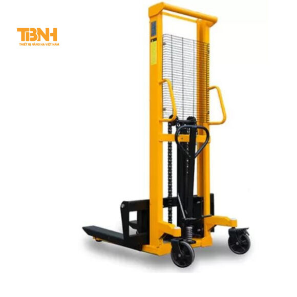 Xe nâng tay 2 tấn giúp việc di chuyển hàng hóa linh hoạt