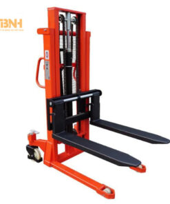 Xe nâng tay cao mini 200kg 1-2m NTK-XNTC200 6 Xe được ứng dụng trong siêu thị giúp việc sắp xếp hàng hóa dễ dàng