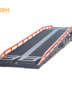 Thân cầu được làm bằng thép nhám hoặc thép grating