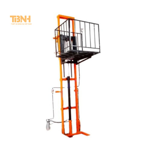 Thang nâng mini trang bị hệ thống điều khiển giúp người vận hành sử dụng dễ dàng