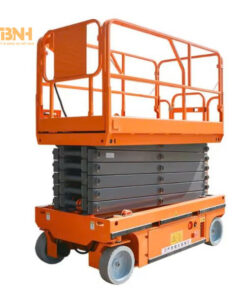 Xe nâng cắt kéo 12M XNN12M 6 Khoảng sáng gầm xe nâng người cắt kéo 12M lớn giúp di chuyển qua chướng ngại vật dễ dàng