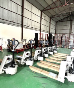 Xe nâng điện được thiết kế hiện đại, dễ dàng di chuyển