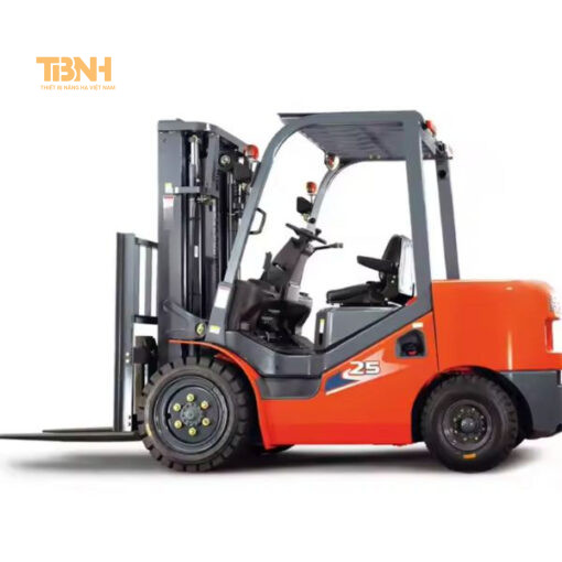 Xe nâng điện 2.5 tấn có motor trợ lực nên lái xe dễ dàng, tăng sự linh hoạt