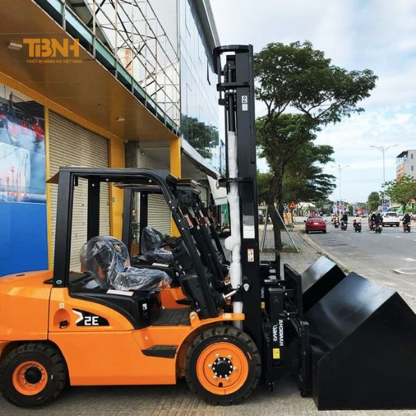 Xe nâng điện 4 tấn NTK-XND4T 4 Tuổi thọ ắc quy xe nâng điện cao, tiết kiệm chi phí sử dụng