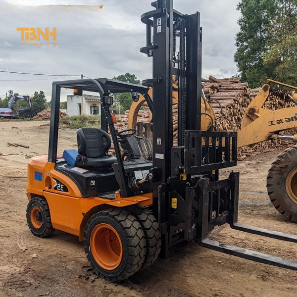 Xe nâng điện 4 tấn NTK-XND4T 3 Xe nâng điện 4 tấn có tải trọng nâng lớn, đáp ứng hiệu suất làm việc cao