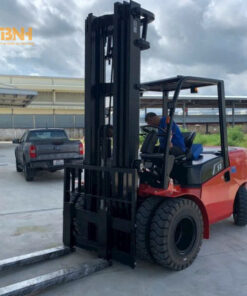 Xe nâng điện 5 tấn NTK-XND5T 6 Xe nâng điện 5 tấn vận hành êm ái, tiết kiệm năng lượng