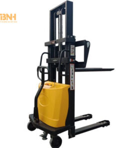 Sử dụng xe nâng điện tiết kiệm chi phí hơn so với các xe chạy bằng xăng, dầu