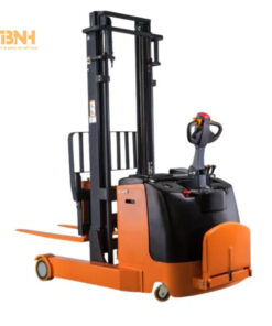 Xe nâng điện đứng lái 1 tấn NTK-DL1T 5 Xe nâng điện đứng lái 1 tấn trang bị cảm biến tự động và phanh điện từ thông minh