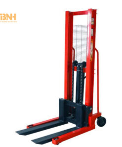 Xe nâng tay cao 3M NTK-XNTC3M 4 Người vận hành có thể điều khiển xe naag tay cao 3m bằng kích tay hoặc kích chân