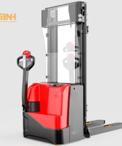 Xe nâng tay cao điện 1.5 tấn, chiều cao 1600 đến 3500mm có 2 càng nâng đỡ và di chuyển hàng hóa
