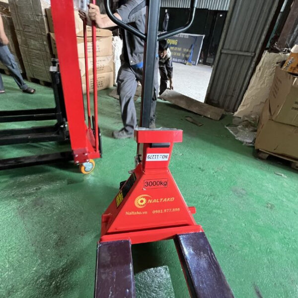 Xe nâng tay có cân NTK-XNTGC 7 xe nang tay co can ntk xntgc 333 thietbinangha e1758686225592