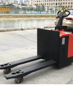 Xe nâng tay điện 3 tấn có thiết kế nhỏ gọn, dễ dàng di chuyển