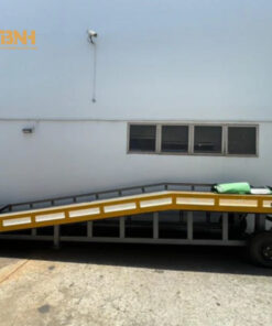 Lựa chọn mặt bằng bằng phẳng để đặt cầu dẫn cơ khí 8 tấn