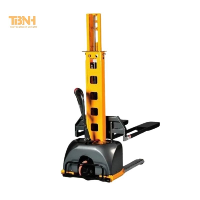 Hướng dẫn điều khiển xe nâng bán tự động trong không gian hẹp 3 Trước khi điều khiển xe nâng bán tự động trong không gian hẹp cần kiểm tra xe