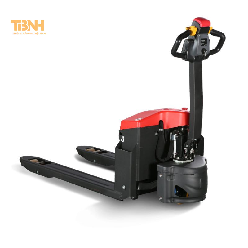 Những lưu ý khi vận hành xe nâng tay điện 4 Cần trang bị bảo hộ lao động và kiểm tra xe nâng trước khi hoạt động