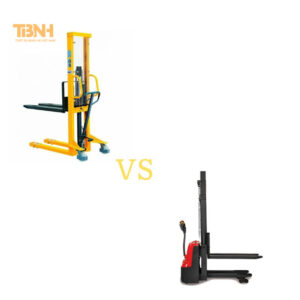 So sánh xe nâng pallet cơ và xe nâng tay điện