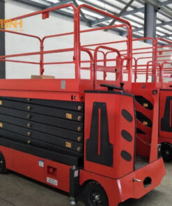 Xe nâng người cắt kéo đứng lái 7 đến 12.85m 3 Người vận hành đứng trong cabin để điều khiển xe nâng người cắt kéo đứng lái 7 đến 12.85m