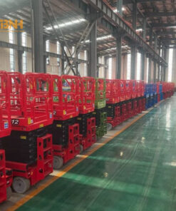 Xe nâng người tự hành cắt kéo sàn rộng 6 đến 14m 6 Xe nâng cắt kéo sử dụng ắc quy, thân thiện với môi trường