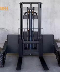 Bánh xe thiết kế với gai lớp lớn, độ bám cao