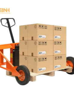 Tay cầm dài giúp người vận hành điều khiển dễ dàng