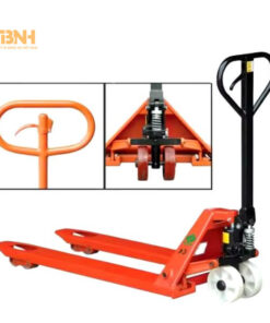 Xe nâng tay thấp 1 tấn bánh xe PU/Nylon 4 Xe nâng tay thấp 1 tấn bánh xe PU/Nylon phù hợp với pallet nhỏ, dễ dàng di chuyển và nâng hạ hàng hóa