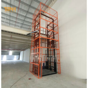 Chọn thang nâng hàng thủy lực