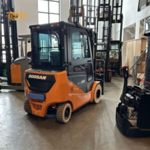 Xe nâng điện Doosan