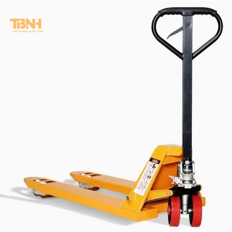 Cách chọn xe nâng pallet cho nhà kho nhỏ 4 Cách chọn xe nâng pallet - cần tìm hiểu về kích thước và khả năng cơ động của xe