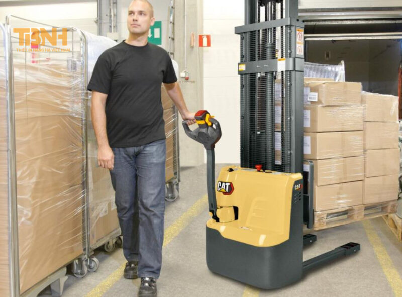 Lịch sử hình thành và phát triển xe Caterpillar 6 Xe nâng điện stacker