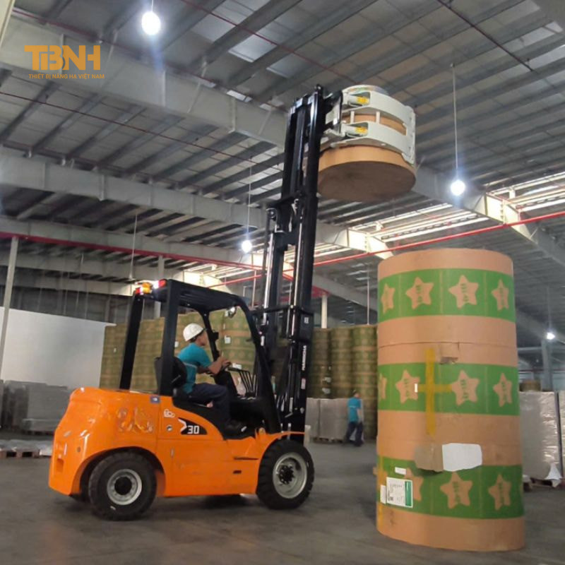 Xe nâng chui container là gì? Lợi ích khi sử dụng xe nâng 6 Xe nâng chui container cỡ lớn