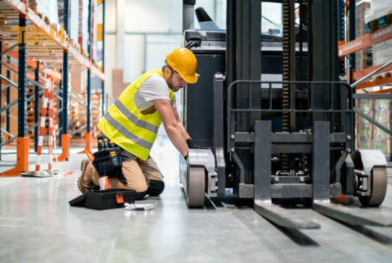 Những lưu ý quan trọng khi thay dầu thủy lực cho xe nâng tay 6 Một số lưu ý khi thay thế dầu thủy lực cho xe nâng tay