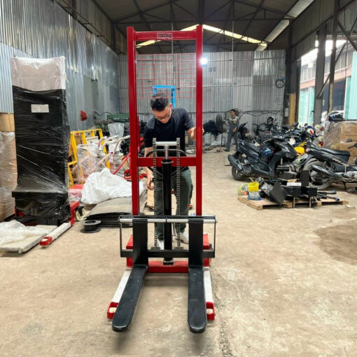 Xe nâng tay cao 1 tấn