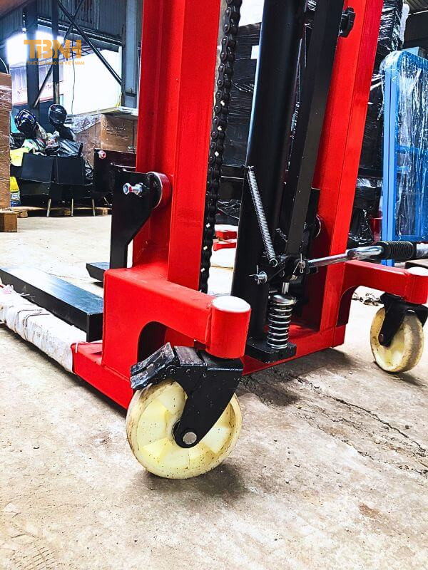 Xe nâng tay cao 2 tấn 9 Bánh xe làm từ Pylon siêu bền