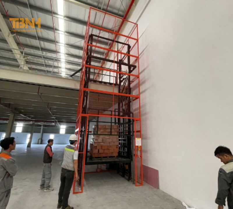 Hướng Dẫn Vận Hành Thiết Bị Nâng Hạ Thủy Lực An Toàn 4 Để vận hành thiết bị nâng thủy lực, cần tuân thủ theo đúng hướng dẫn vận hành thiết bị nâng hạ thủy lực của nhà sản xuất