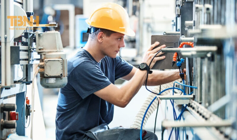 Hướng Dẫn Vận Hành Thiết Bị Nâng Hạ Thủy Lực An Toàn 6 Khi gặp sự cố thiết bị nâng hạ thủy lực, cần tắt nguồn điện và liên hệ kỹ thuật hỗ trợ