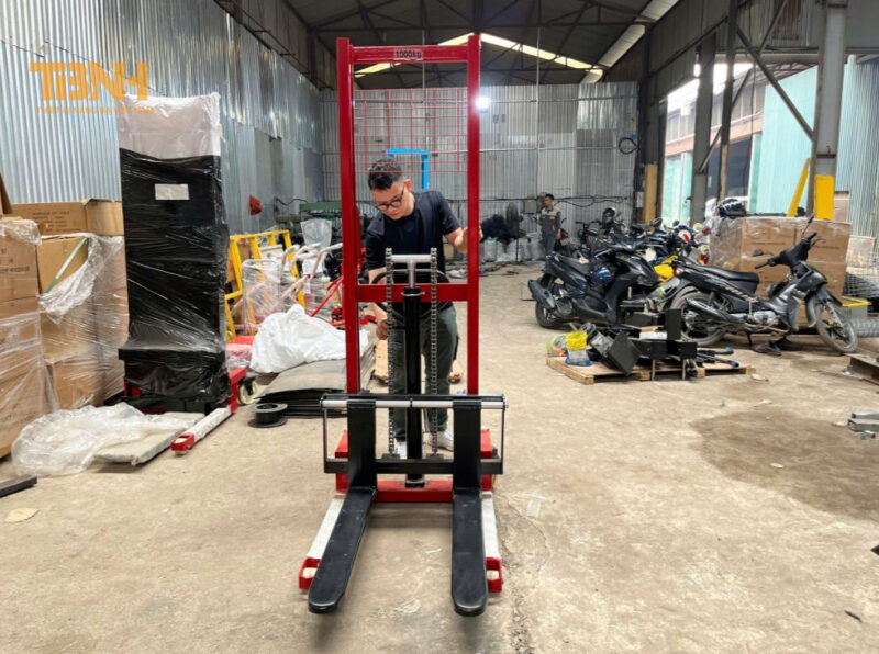 Quản Trị Tồn Kho Trong Logistics: Hướng Dẫn Tối Ưu Hóa Hiệu Quả 6 Để quản trị tồn kho hiệu quả, cần lựa chọn thiết bị phù hợp
