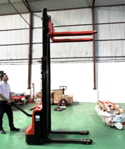 Xe nâng tay điện có tốc độ nhanh hơn xe nâng tay cao cơ
