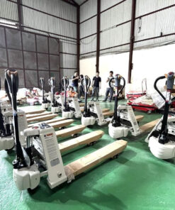 Để lựa chọn xe nâng điện thấp, hãy xem các lưu ý của Thiết Bị Nâng Hạ