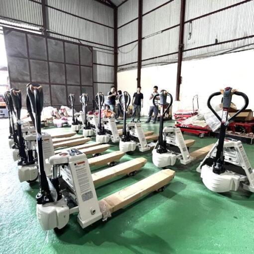 Để lựa chọn xe nâng điện thấp, hãy xem các lưu ý của Thiết Bị Nâng Hạ