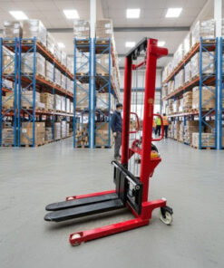 Xe nâng tời điện 1 tấn cao 1m6 được cấu tạo chắc chắn, đảm bảo hoạt động trong nhiều môi trường khác nhau