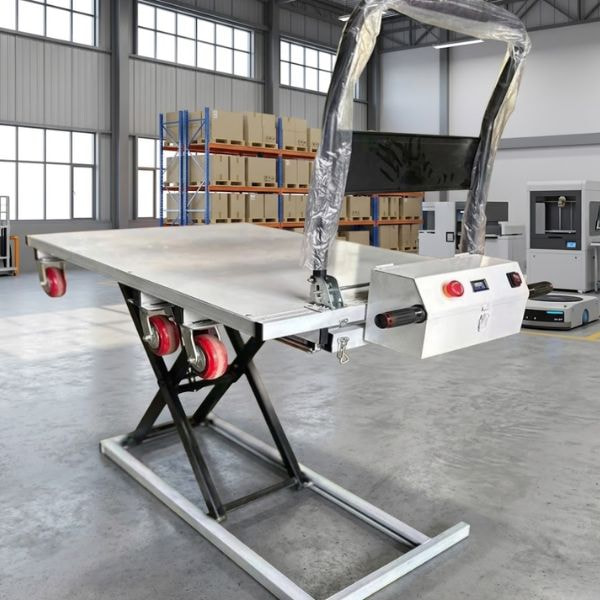 Xe nâng mặt bàn tự leo 8 Xe nâng mặt bàn tự leo có kết cấu dạng chữ X, mặt bàn nâng thuận tiện cho việc đặt nhiều loại thùng hàng